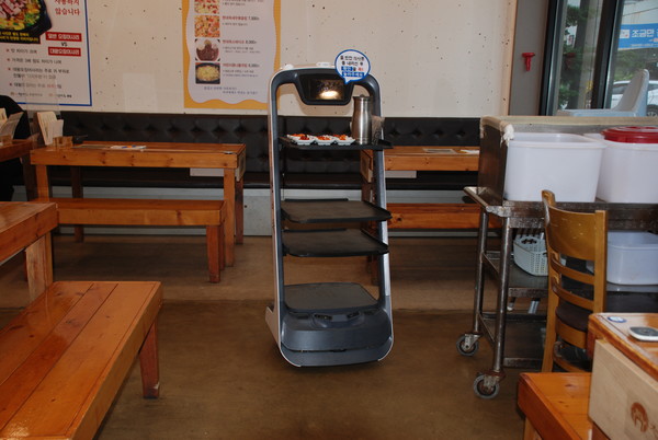 전주현대옥 본점 로봇서빙