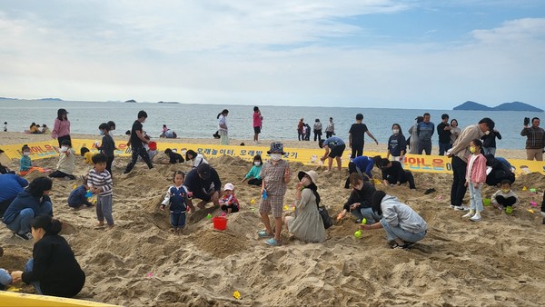 모래밭 보물찾기