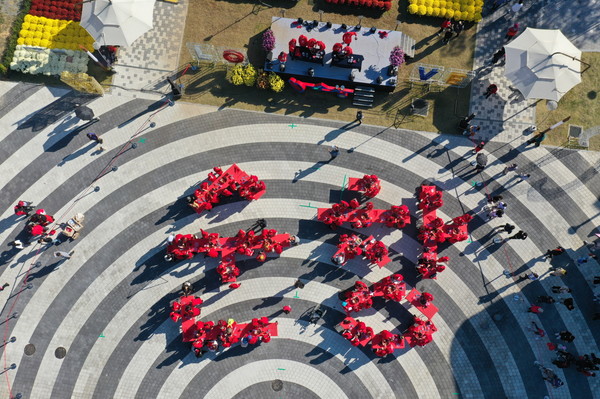 관광객들과 함께 순창고추장만들기
